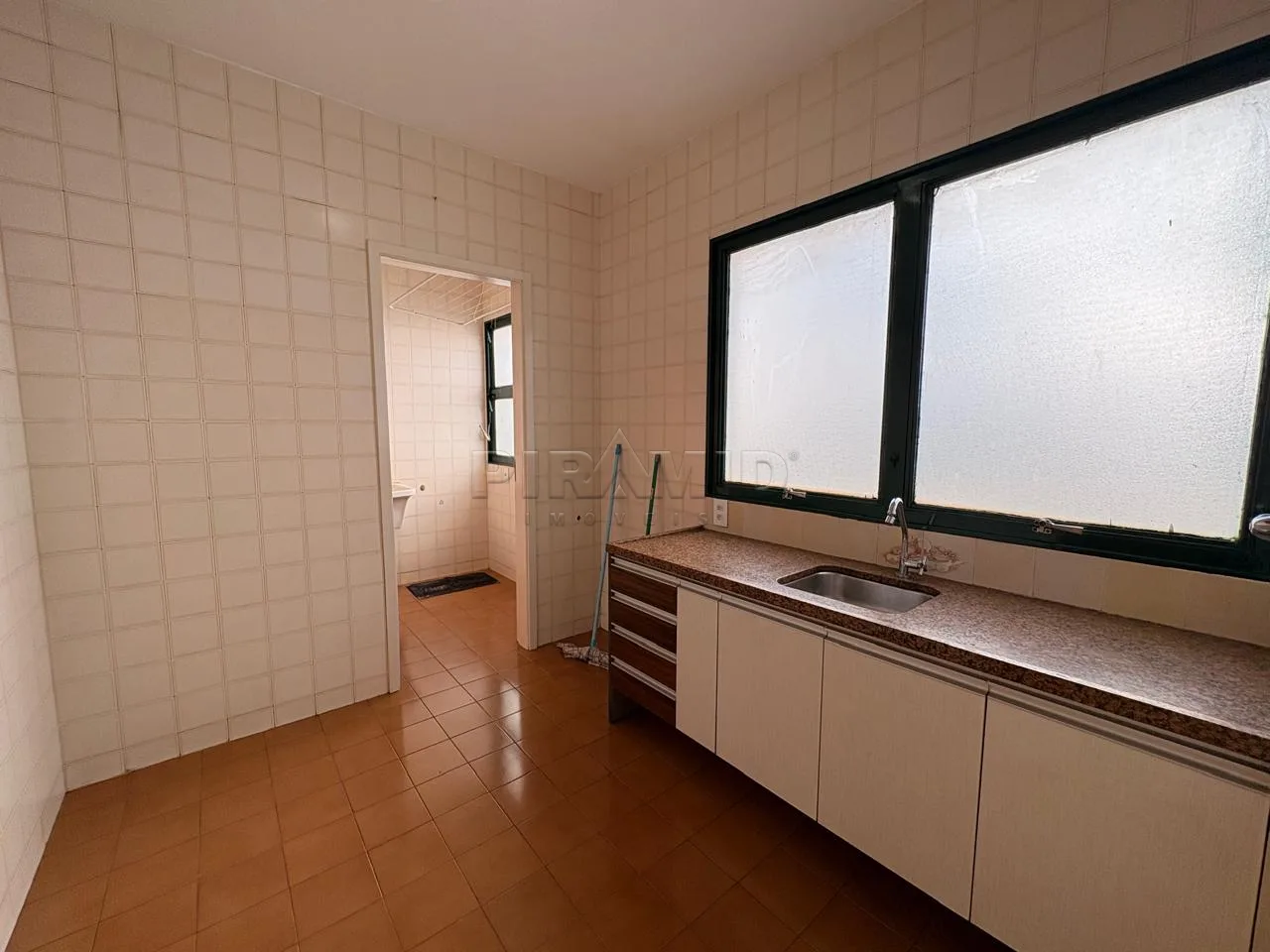 Alugar Apartamento / Padr&atilde;o em Ribeir&atilde;o Preto R$ 1.200,00 - Foto 3