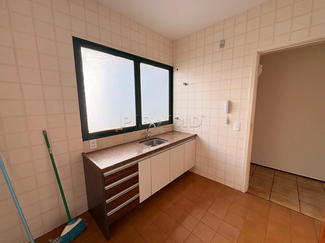 Alugar Apartamento / Padr&atilde;o em Ribeir&atilde;o Preto R$ 1.200,00 - Foto 5