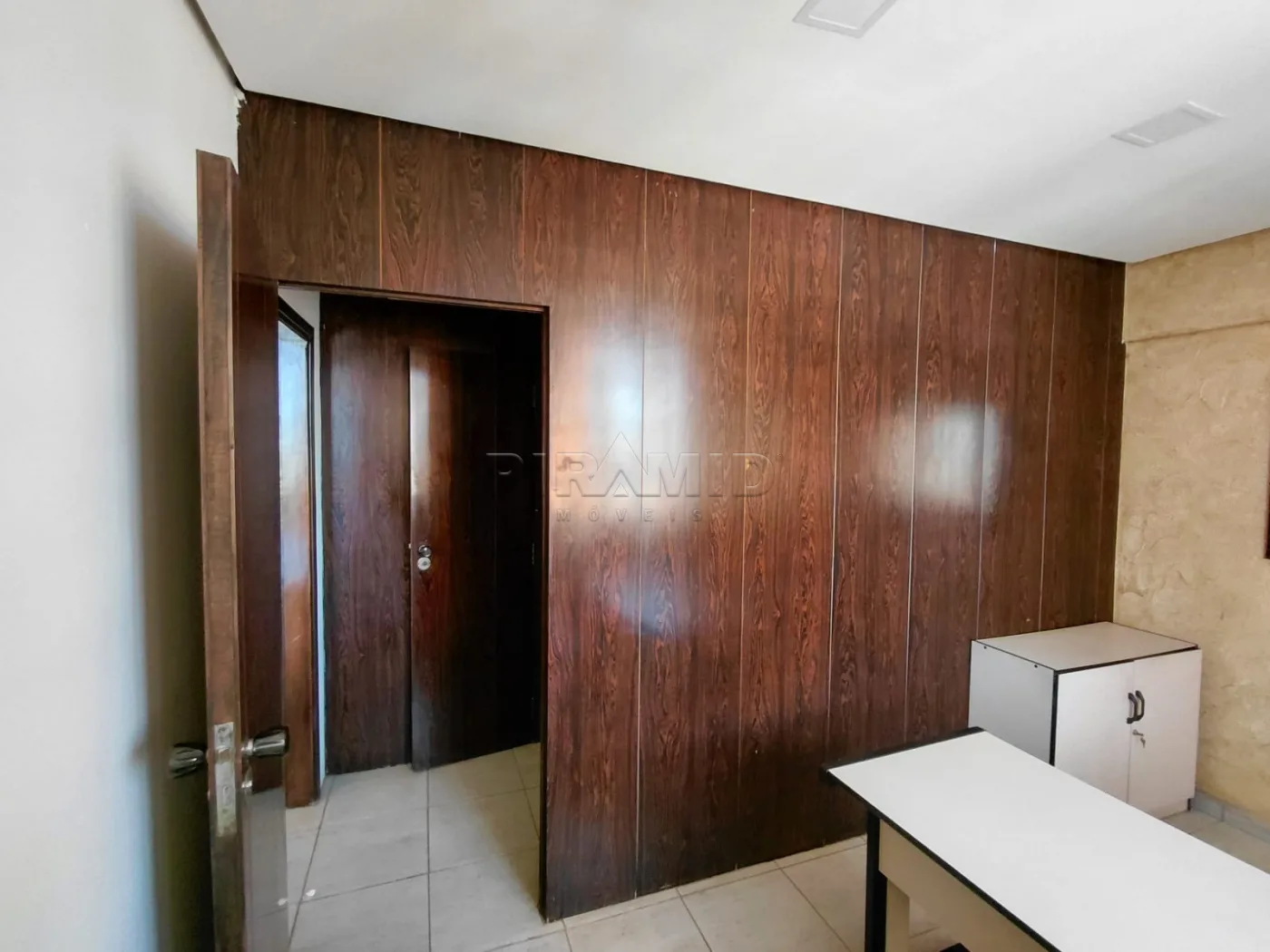 Alugar Comercial / Sala em Ribeir&atilde;o Preto R$ 2.000,00 - Foto 8