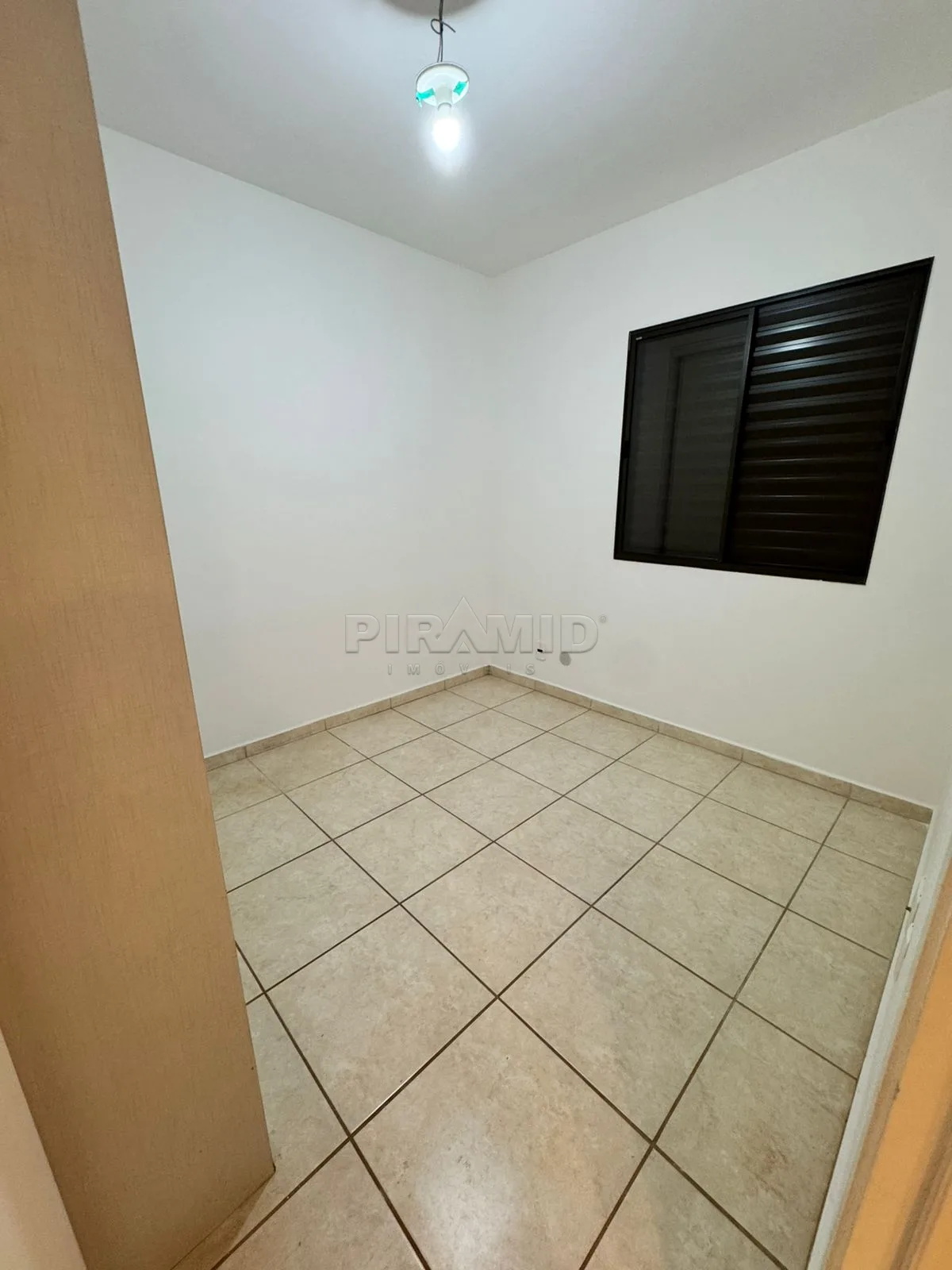 Alugar Apartamento / Padr&atilde;o em Ribeir&atilde;o Preto R$ 1.700,00 - Foto 5