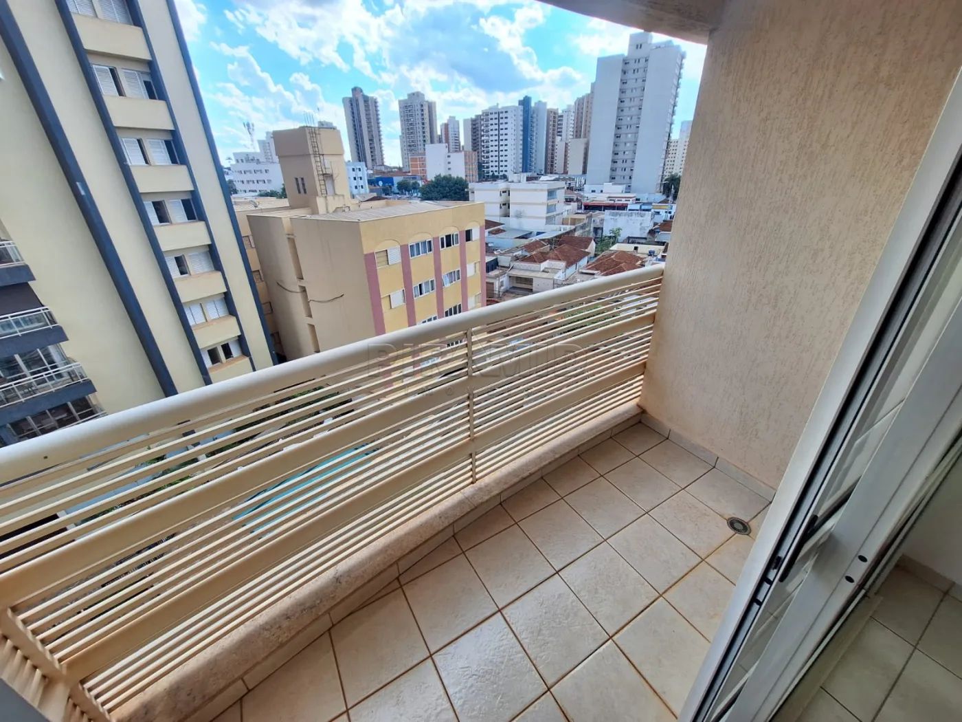 Alugar Apartamento / Padr&atilde;o em Ribeir&atilde;o Preto R$ 1.400,00 - Foto 4