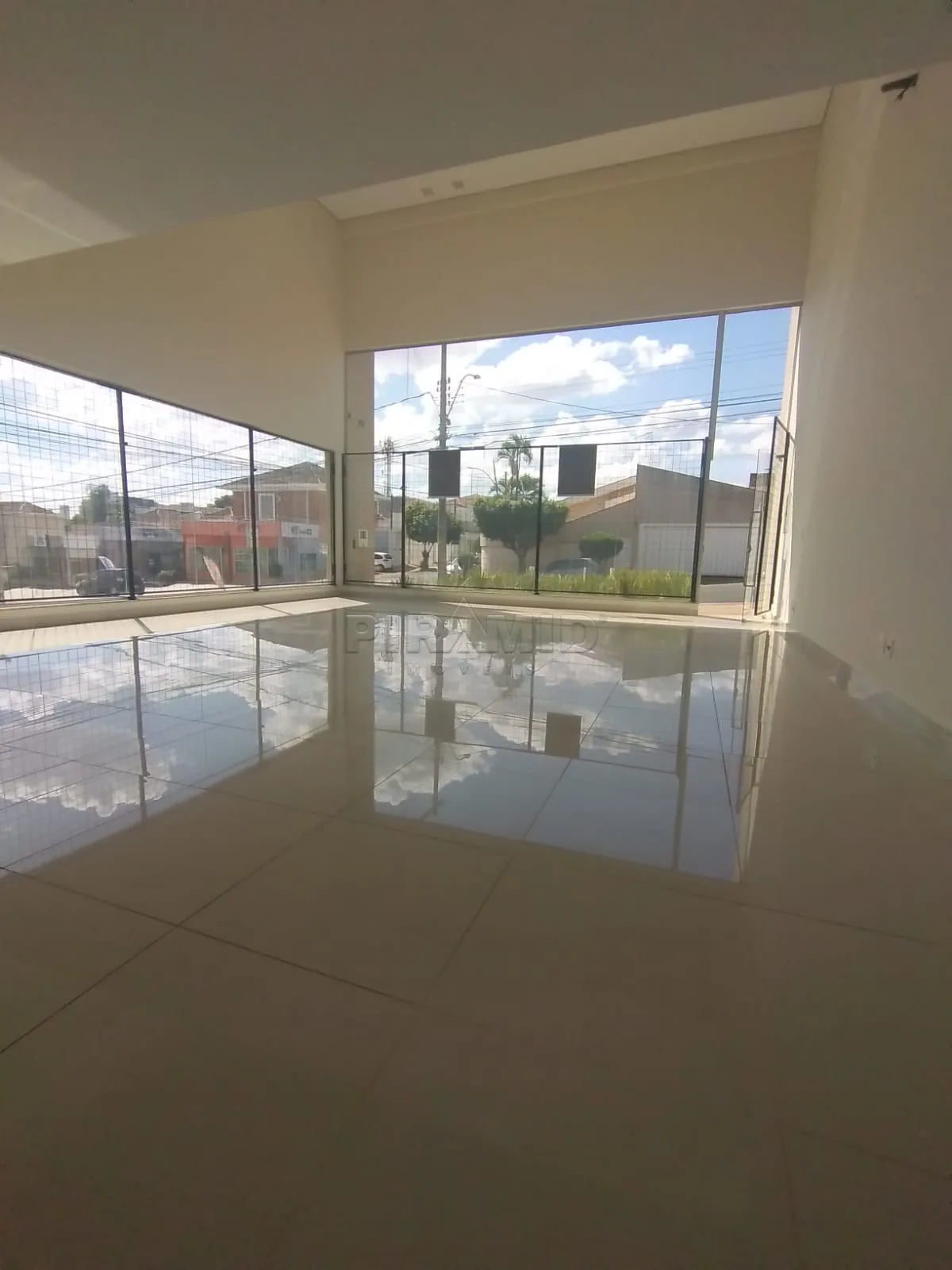 Alugar Comercial / Sal&atilde;o em Ribeir&atilde;o Preto R$ 5.000,00 - Foto 1