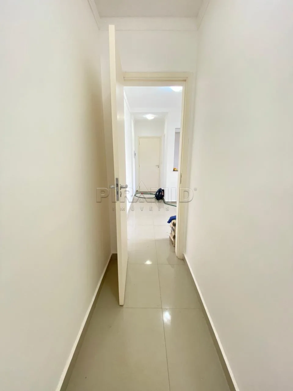 Alugar Apartamento / Padr&atilde;o em Ribeir&atilde;o Preto R$ 1.700,00 - Foto 4