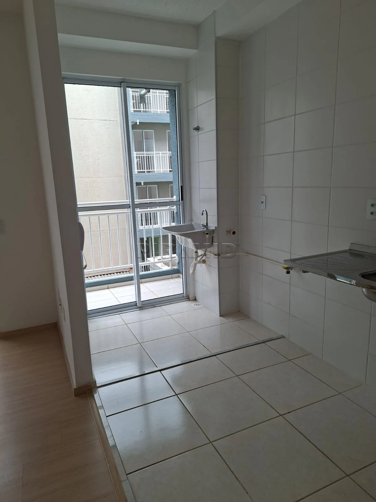 Alugar Apartamento / Padr&atilde;o em Ribeir&atilde;o Preto R$ 1.500,00 - Foto 3
