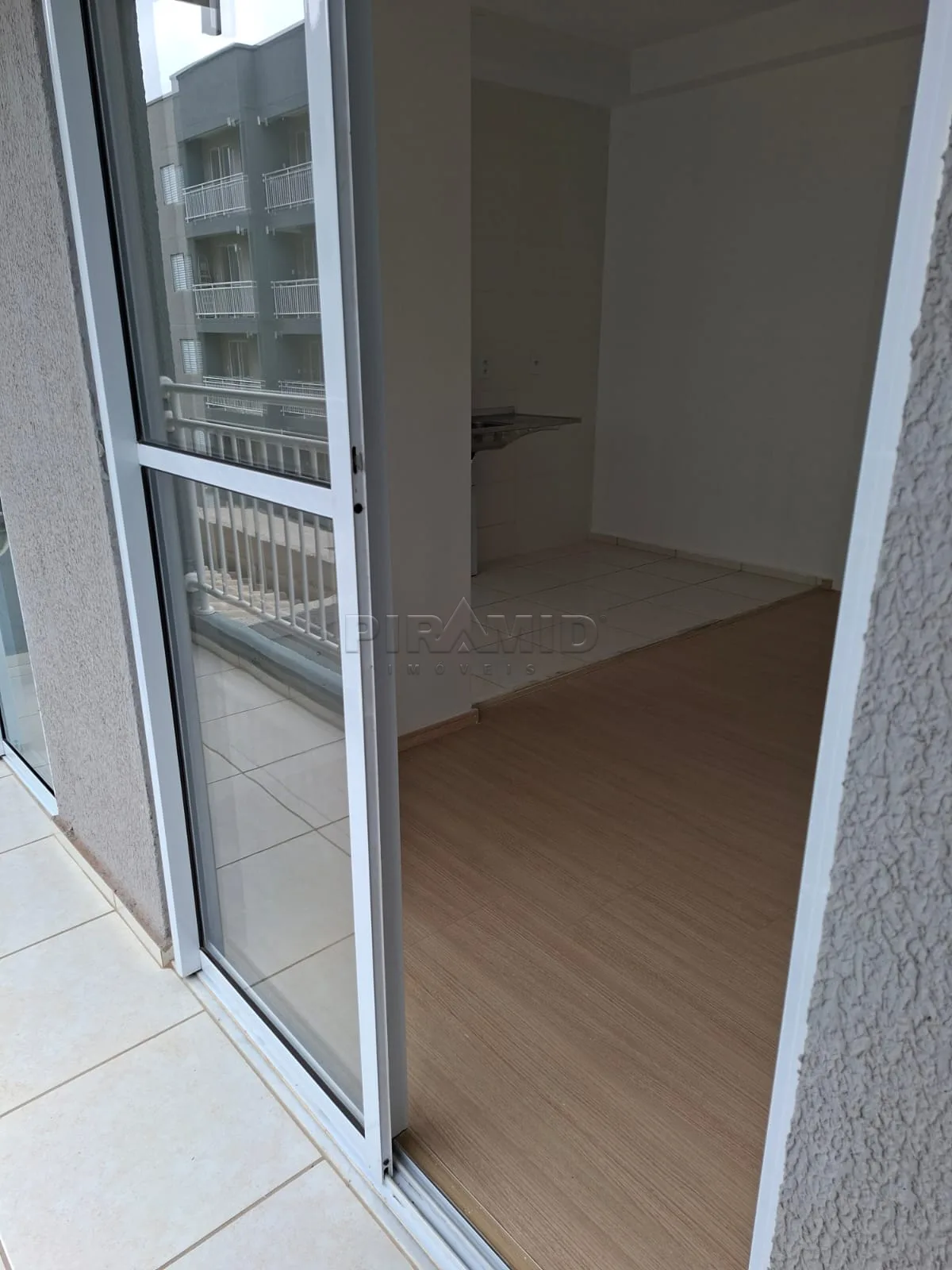 Alugar Apartamento / Padr&atilde;o em Ribeir&atilde;o Preto R$ 1.500,00 - Foto 5