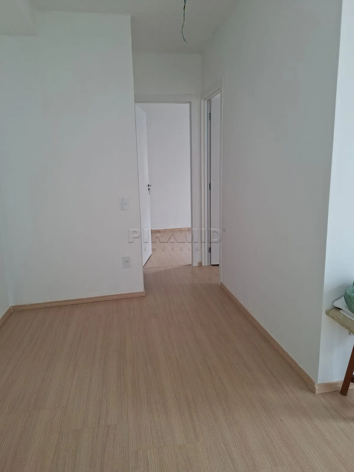 Alugar Apartamento / Padr&atilde;o em Ribeir&atilde;o Preto R$ 1.500,00 - Foto 2