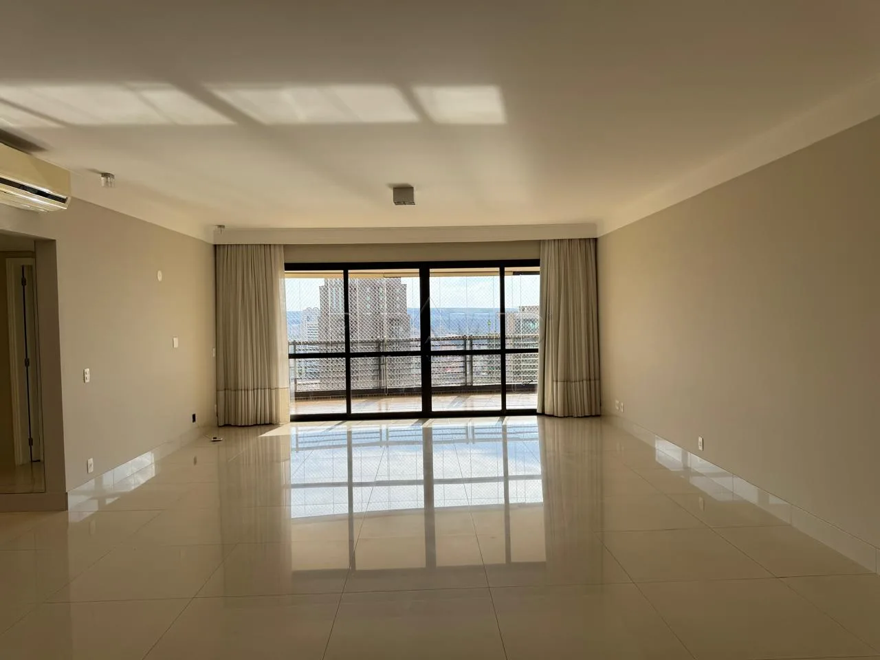 Alugar Apartamento / Padr&atilde;o em Ribeir&atilde;o Preto R$ 12.000,00 - Foto 1