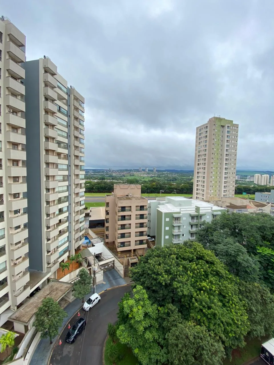 Alugar Apartamento / Padr&atilde;o em Ribeir&atilde;o Preto R$ 1.650,00 - Foto 5