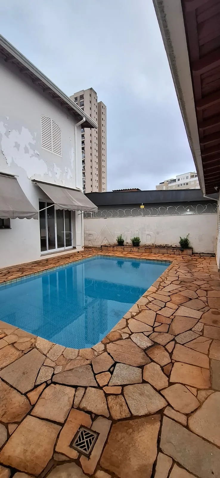 Alugar Casa / Padr&atilde;o em Ribeir&atilde;o Preto R$ 5.000,00 - Foto 1