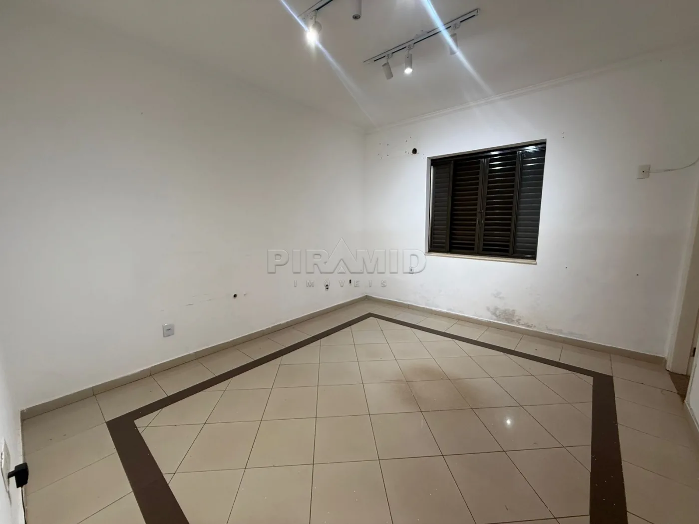 Alugar Comercial / Sala em Ribeir&atilde;o Preto R$ 800,00 - Foto 3