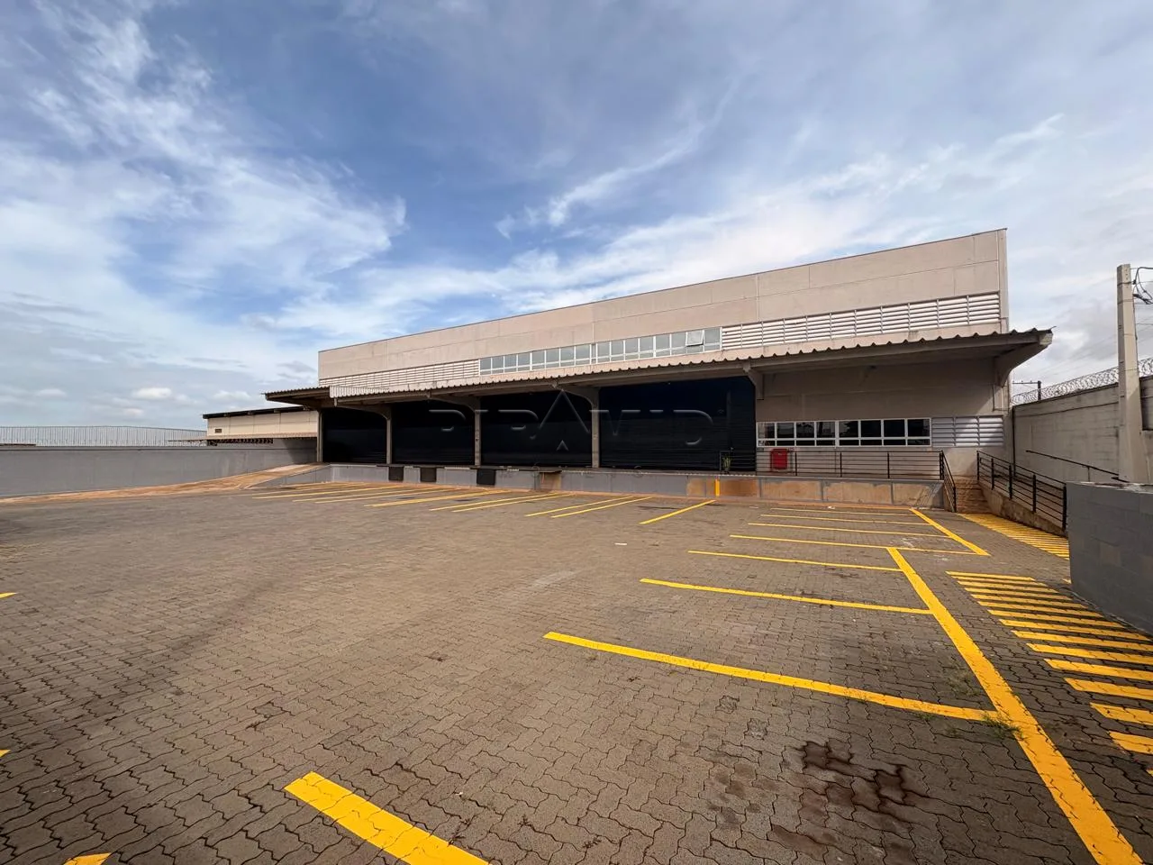 Alugar Comercial / Galp&atilde;o  Barrac&atilde;o em Ribeir&atilde;o Preto R$ 45.000,00 - Foto 3