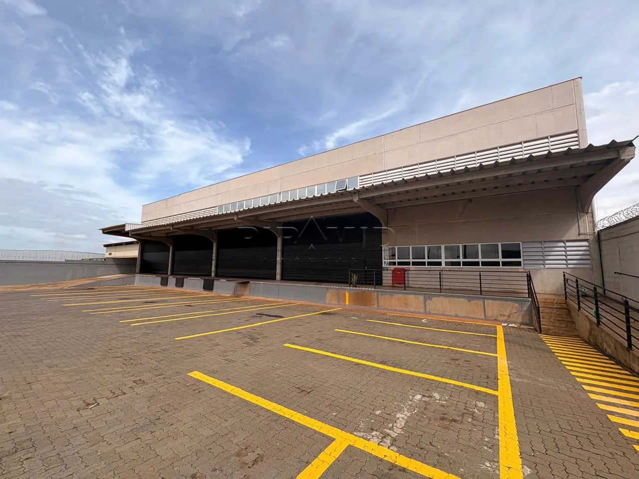 Alugar Comercial / Galp&atilde;o  Barrac&atilde;o em Ribeir&atilde;o Preto R$ 45.000,00 - Foto 4