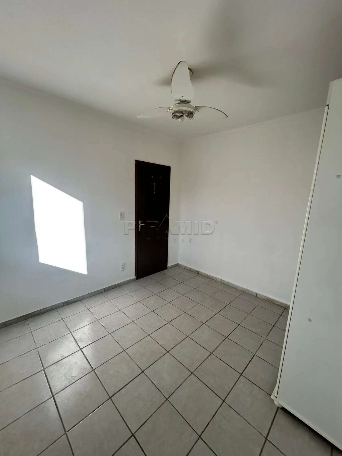 Alugar Apartamento / Padr&atilde;o em Ribeir&atilde;o Preto R$ 1.550,00 - Foto 4
