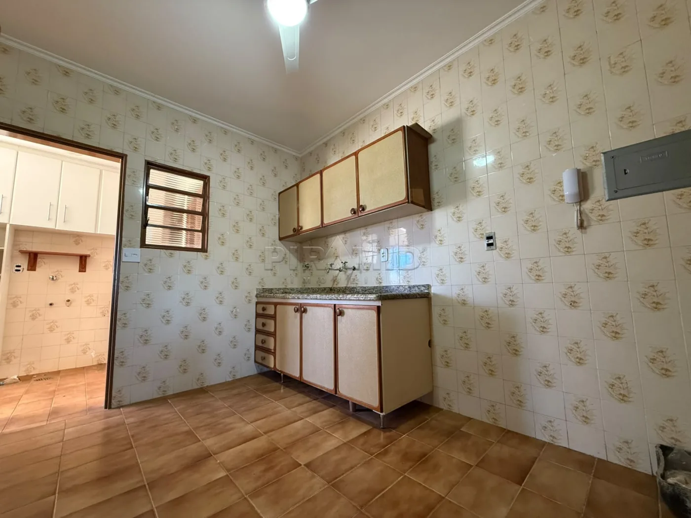 Alugar Apartamento / Padr&atilde;o em Ribeir&atilde;o Preto R$ 1.700,00 - Foto 4