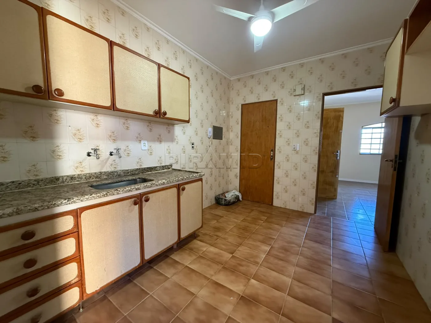Alugar Apartamento / Padr&atilde;o em Ribeir&atilde;o Preto R$ 1.700,00 - Foto 5