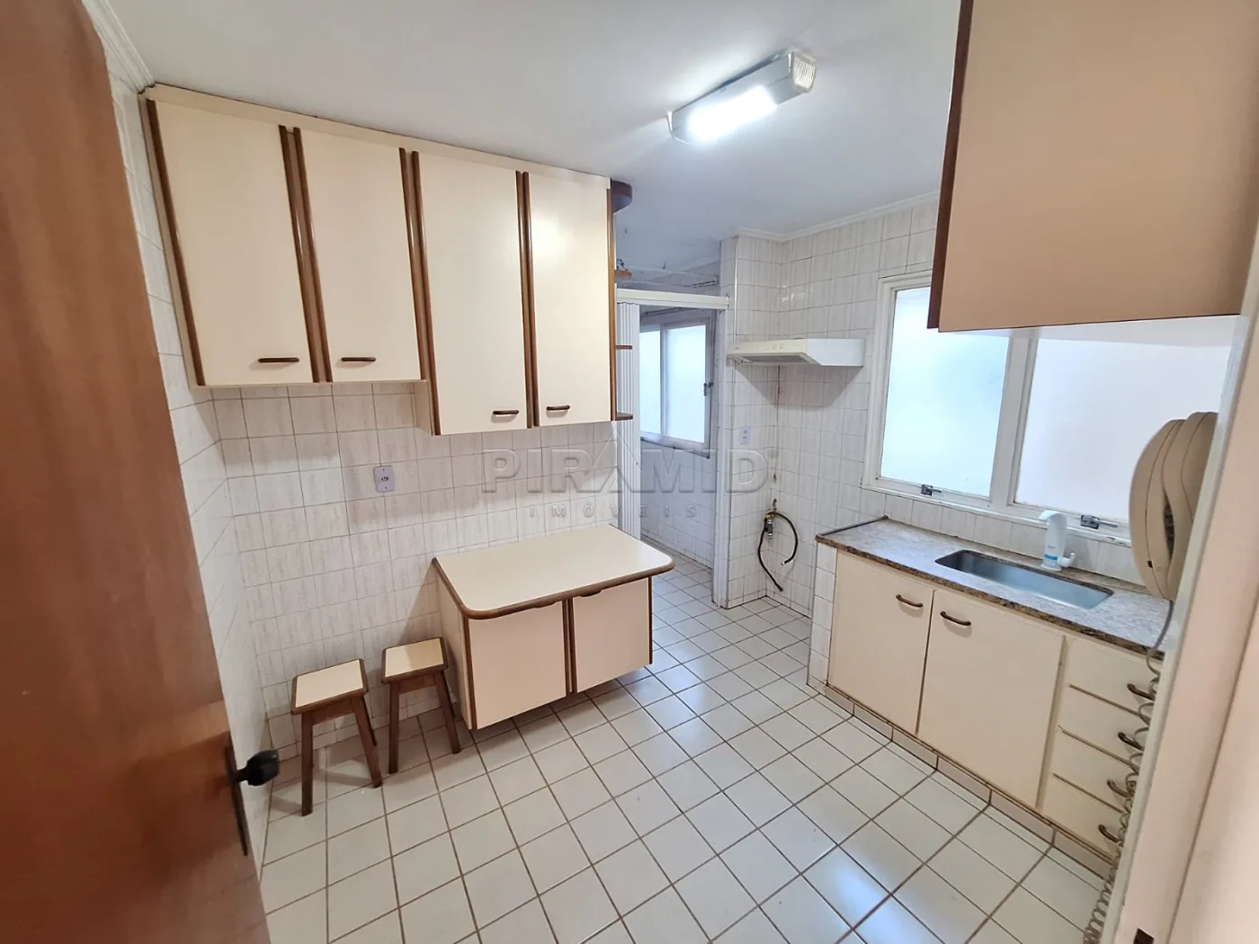 Alugar Apartamento / Padr&atilde;o em Ribeir&atilde;o Preto R$ 1.400,00 - Foto 14