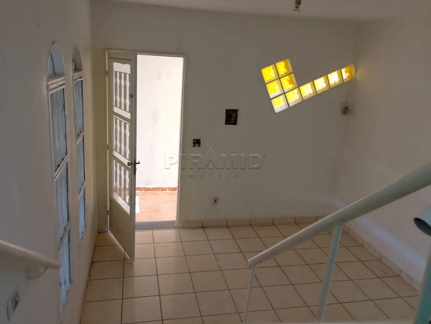 Alugar Casa / Padr&atilde;o em Ribeir&atilde;o Preto R$ 1.800,00 - Foto 2
