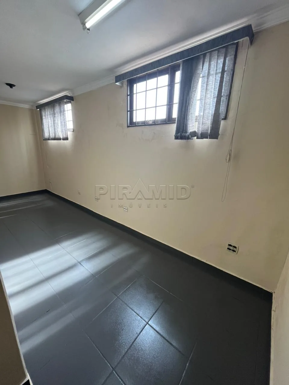 Alugar Comercial / Casa em Ribeir&atilde;o Preto R$ 3.000,00 - Foto 3