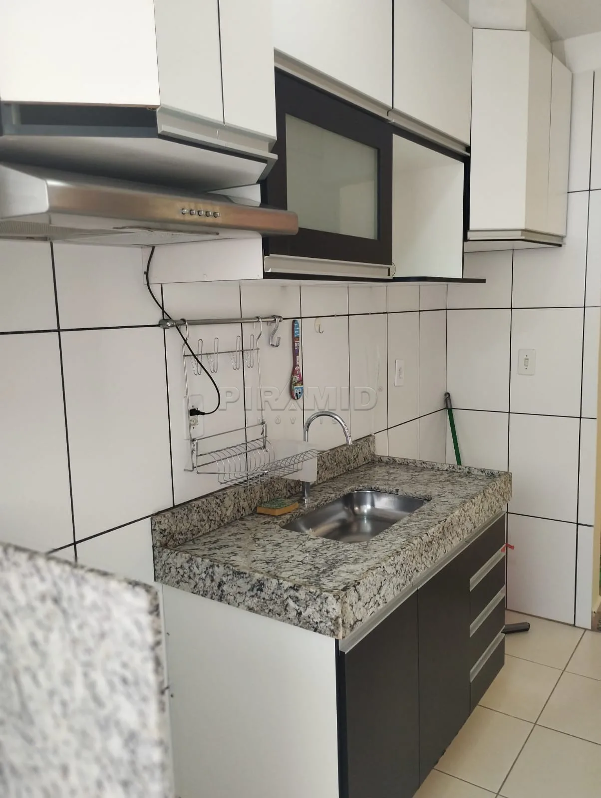 Alugar Apartamento / Padr&atilde;o em Ribeir&atilde;o Preto R$ 1.400,00 - Foto 4