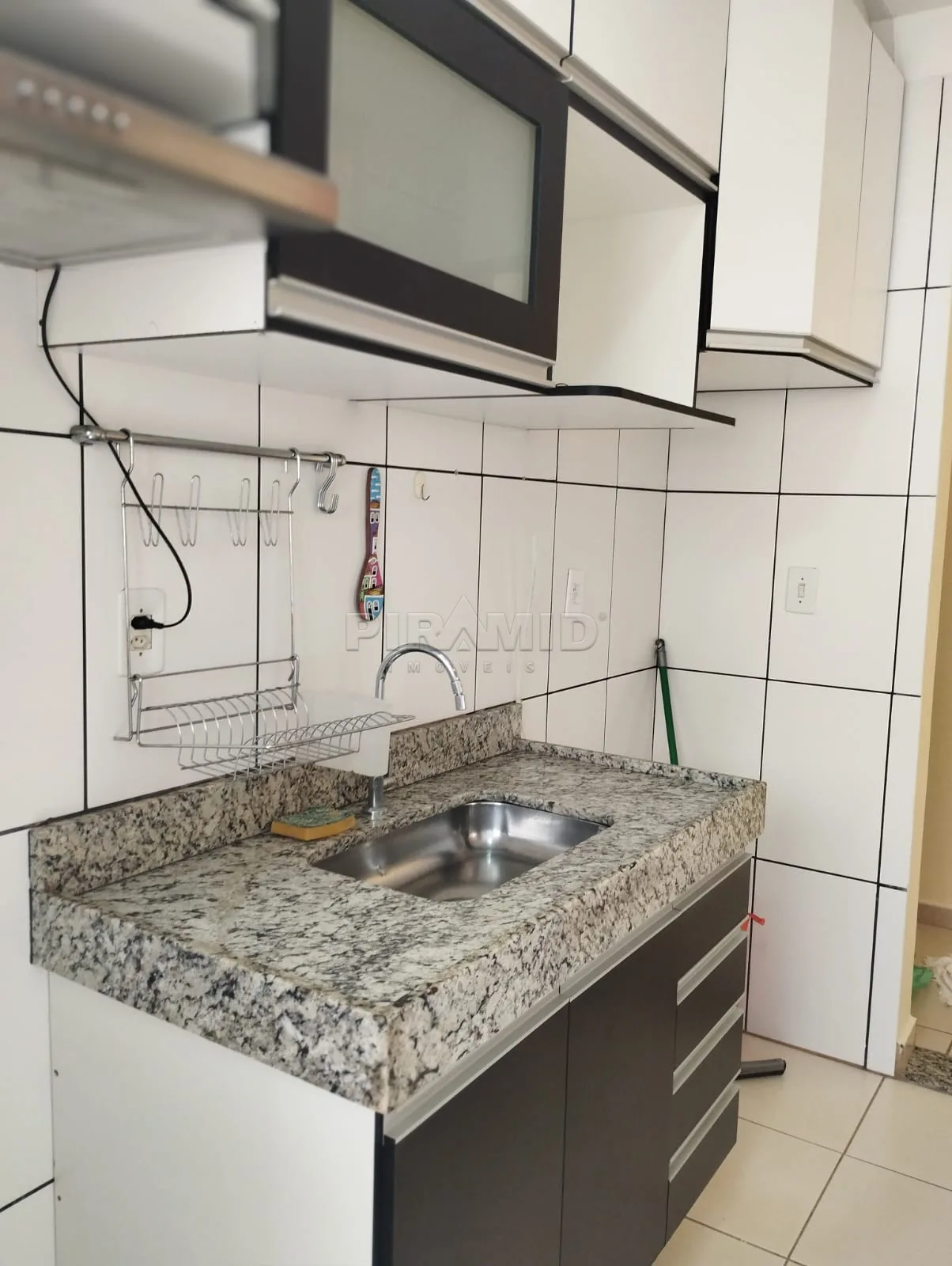 Alugar Apartamento / Padr&atilde;o em Ribeir&atilde;o Preto R$ 1.400,00 - Foto 5