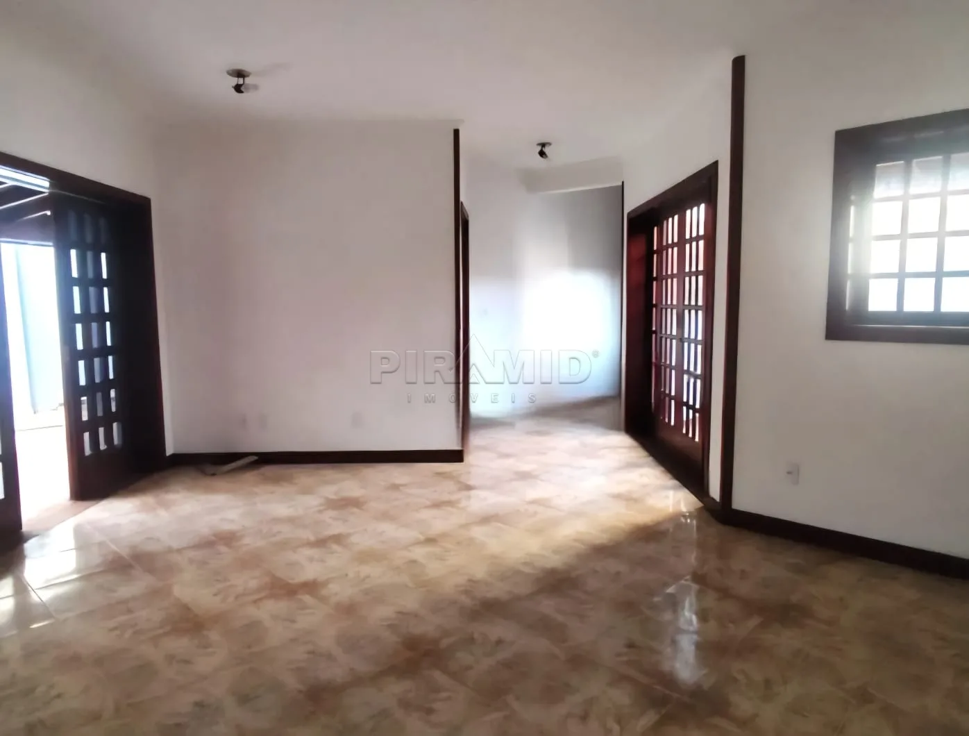 Alugar Casa / Padr&atilde;o em Ribeir&atilde;o Preto R$ 6.000,00 - Foto 4