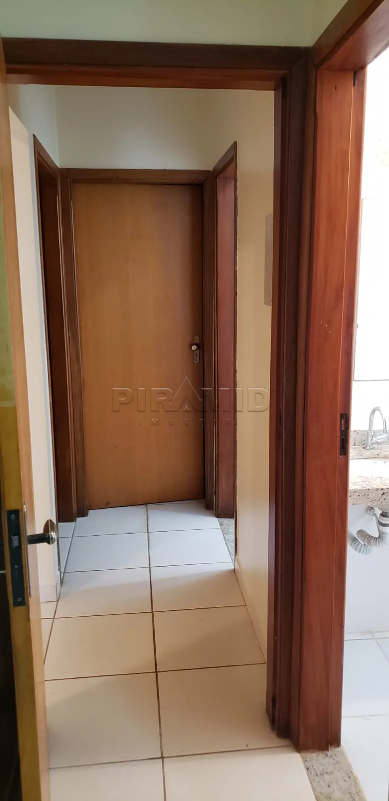 Alugar Casa / Padr&atilde;o em Ribeir&atilde;o Preto R$ 3.000,00 - Foto 4