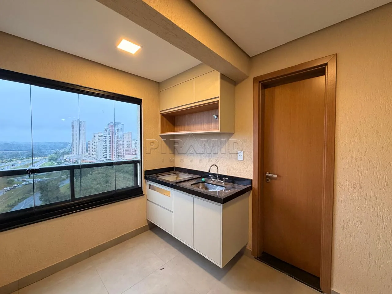 Alugar Apartamento / Padr&atilde;o em Ribeir&atilde;o Preto R$ 4.500,00 - Foto 4