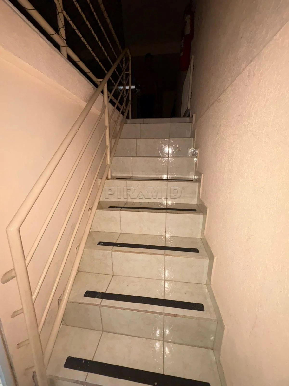 Alugar Comercial / Sal&atilde;o em Ribeir&atilde;o Preto R$ 3.200,00 - Foto 4