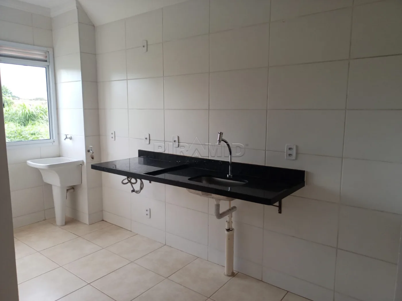 Alugar Apartamento / Padr&atilde;o em Ribeir&atilde;o Preto R$ 800,00 - Foto 4