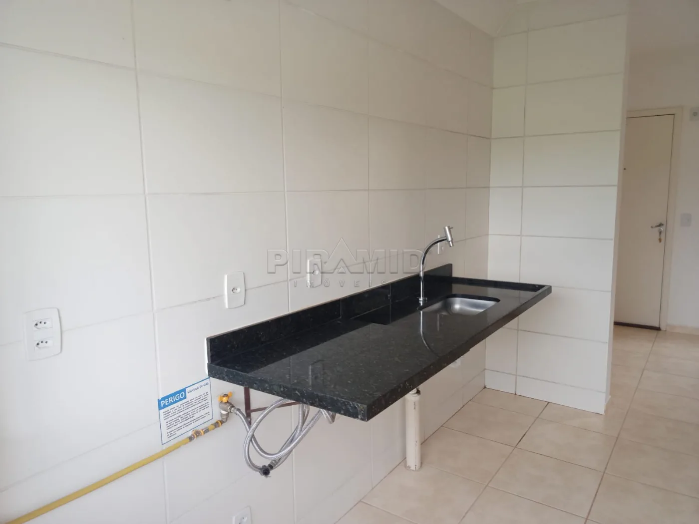Alugar Apartamento / Padr&atilde;o em Ribeir&atilde;o Preto R$ 800,00 - Foto 6