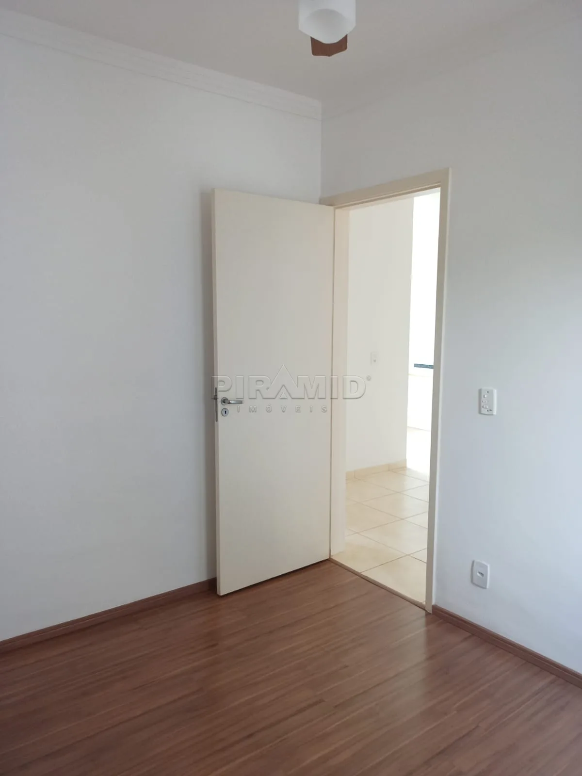 Alugar Apartamento / Padr&atilde;o em Ribeir&atilde;o Preto R$ 800,00 - Foto 13