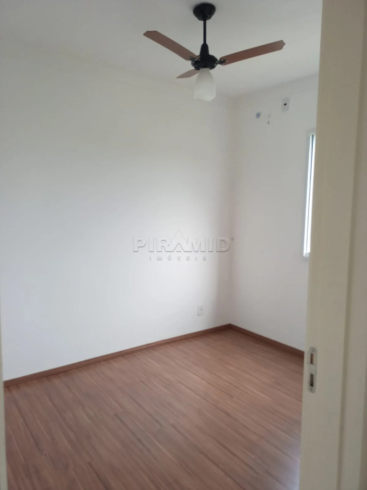 Alugar Apartamento / Padr&atilde;o em Ribeir&atilde;o Preto R$ 800,00 - Foto 14