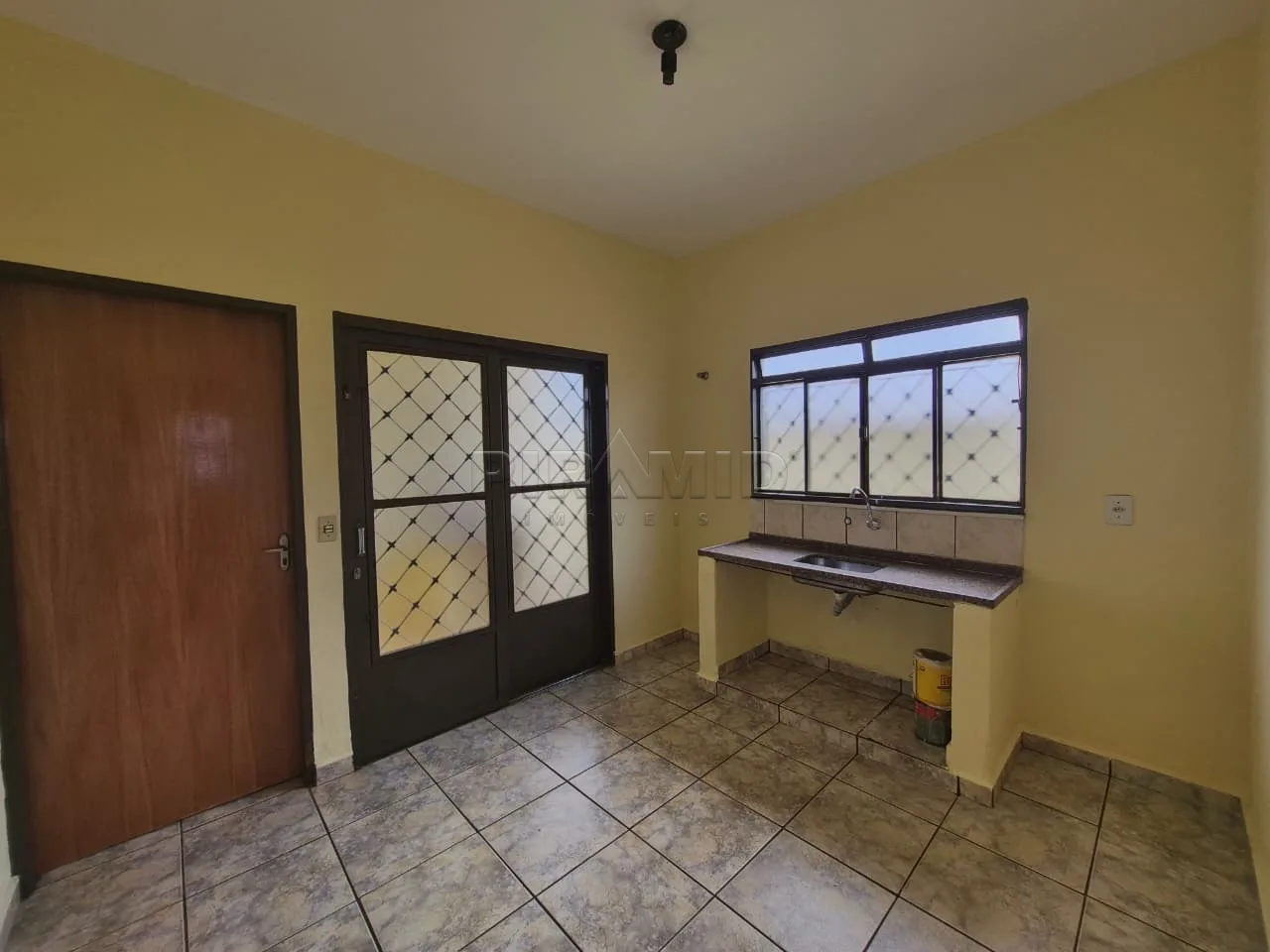 Alugar Casa / Padr&atilde;o em Ribeir&atilde;o Preto R$ 1.500,00 - Foto 5