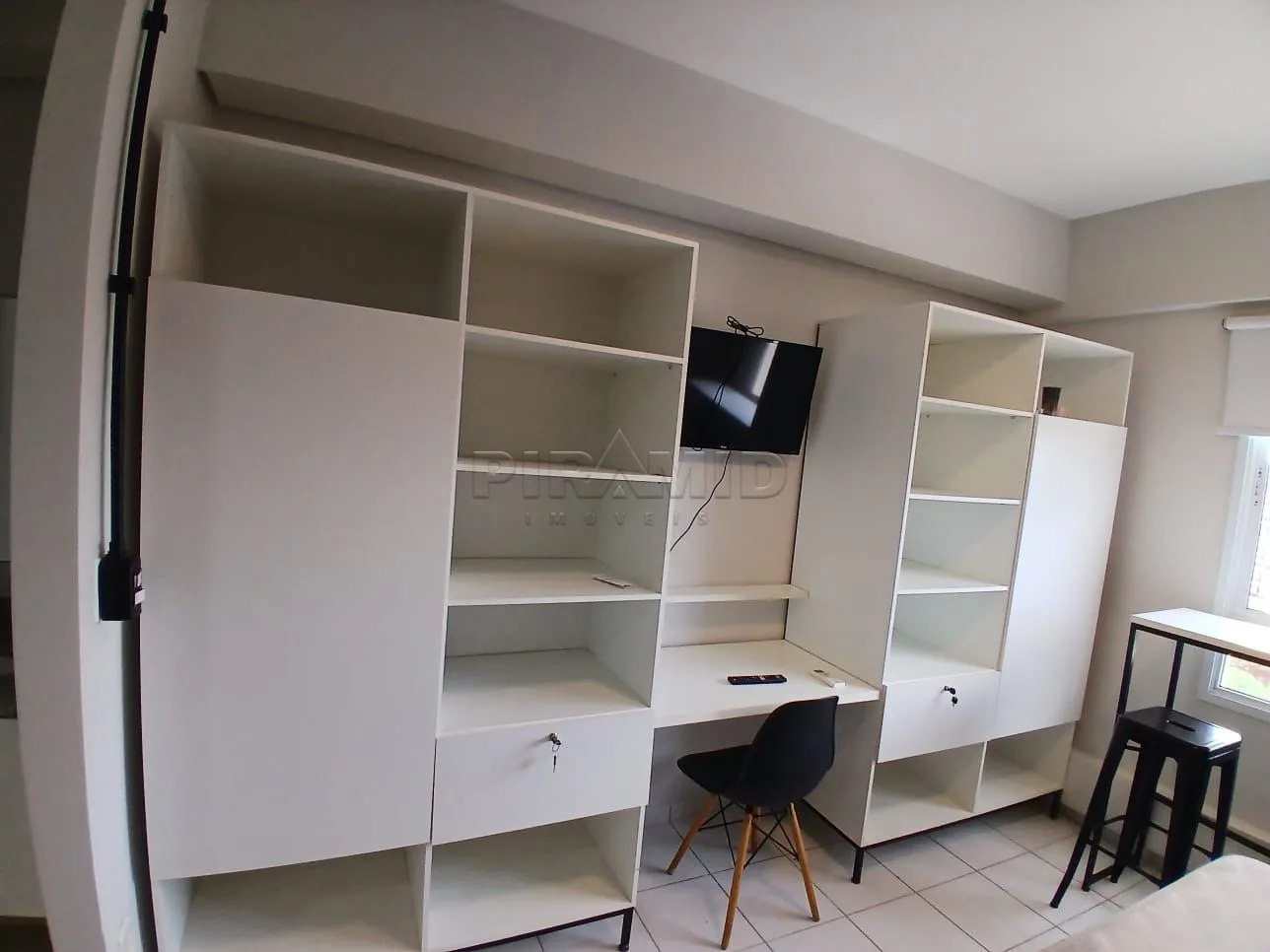 Alugar Apartamento / Padr&atilde;o em Ribeir&atilde;o Preto R$ 1.500,00 - Foto 4