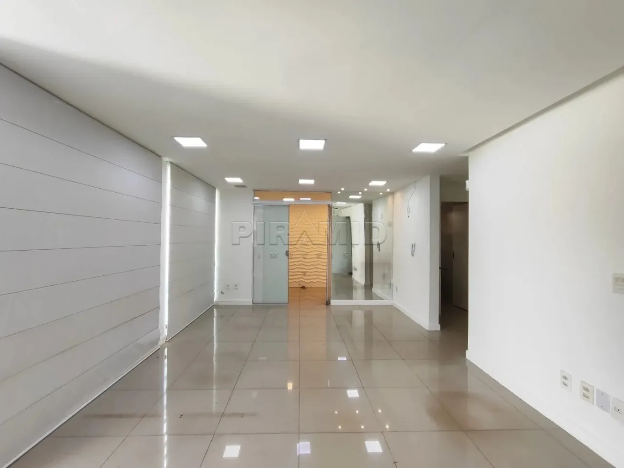 Alugar Comercial / Casa em Ribeir&atilde;o Preto R$ 11.000,00 - Foto 2