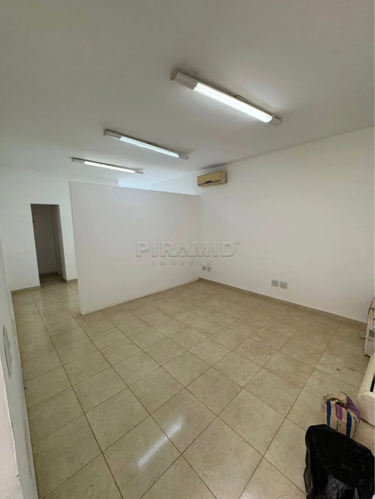 Alugar Comercial / Ponto Comercial em Ribeir&atilde;o Preto R$ 2.000,00 - Foto 1