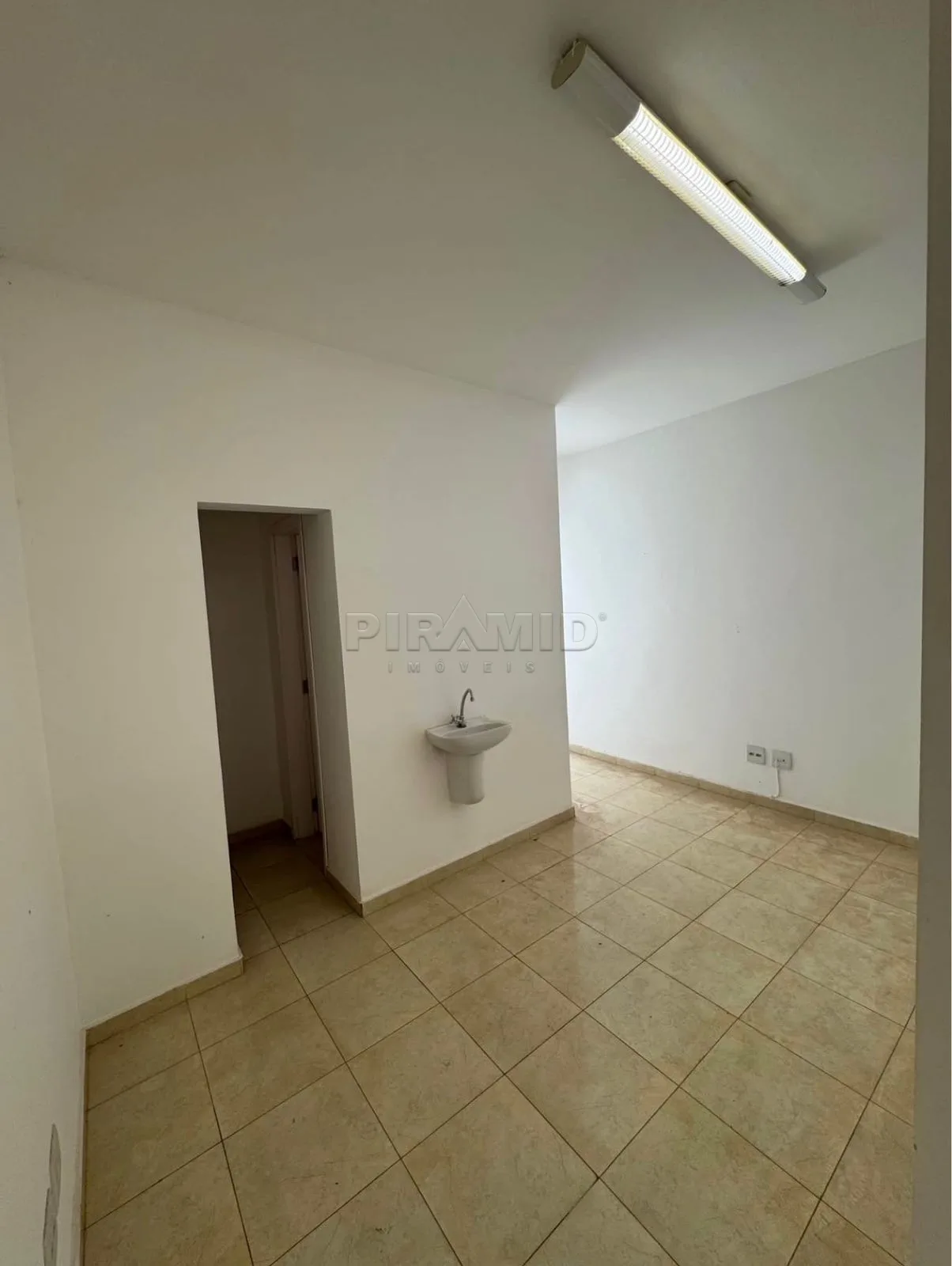 Alugar Comercial / Ponto Comercial em Ribeir&atilde;o Preto R$ 2.000,00 - Foto 4