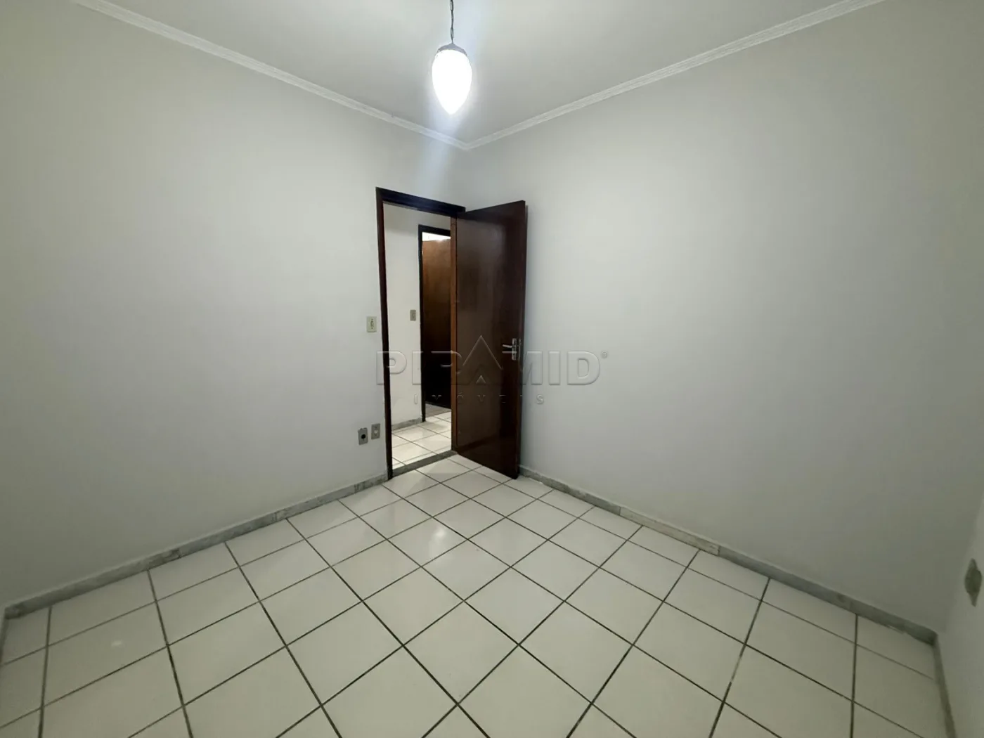 Alugar Apartamento / Padr&atilde;o em Ribeir&atilde;o Preto R$ 1.200,00 - Foto 3
