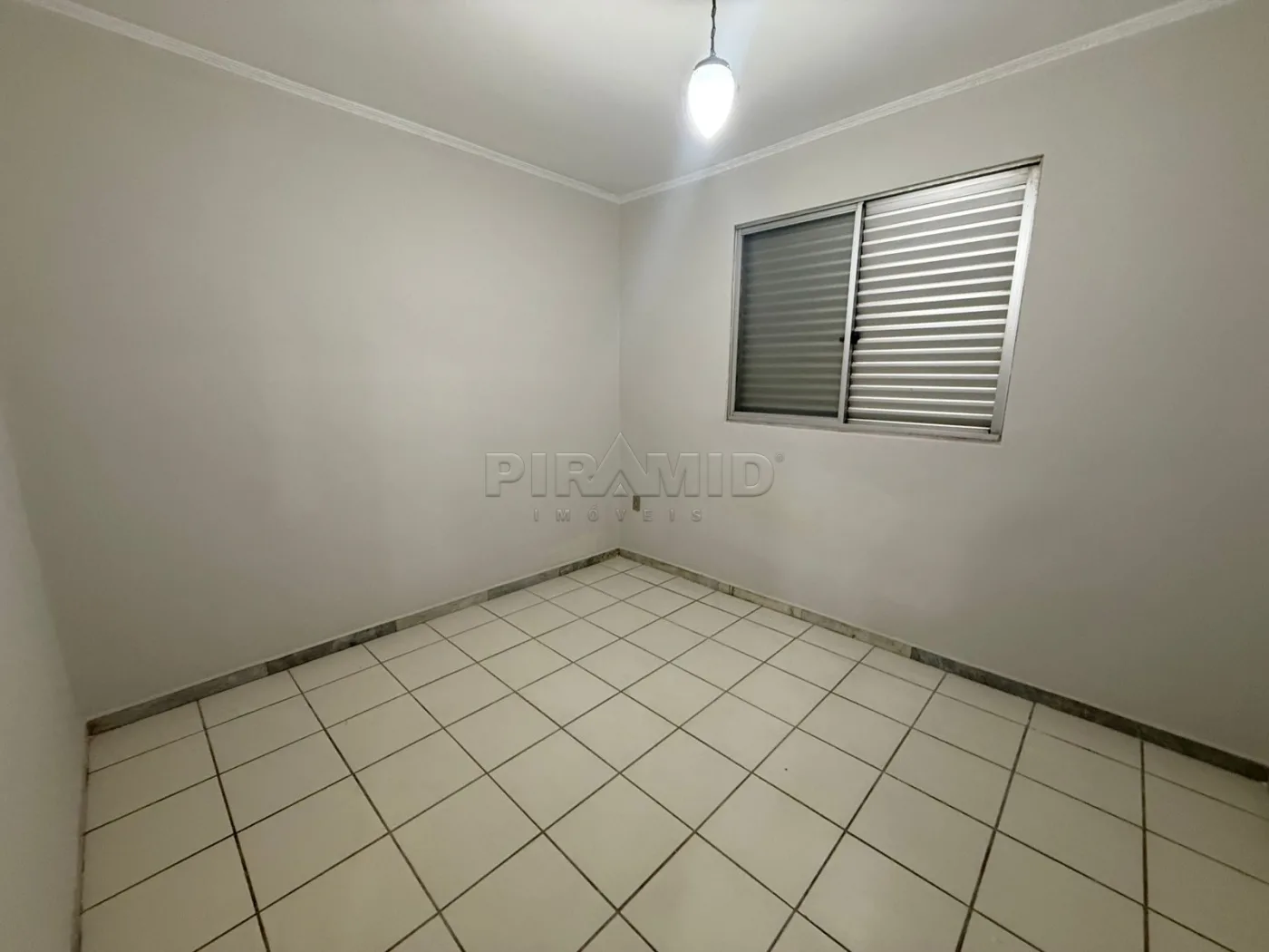 Alugar Apartamento / Padr&atilde;o em Ribeir&atilde;o Preto R$ 1.200,00 - Foto 4