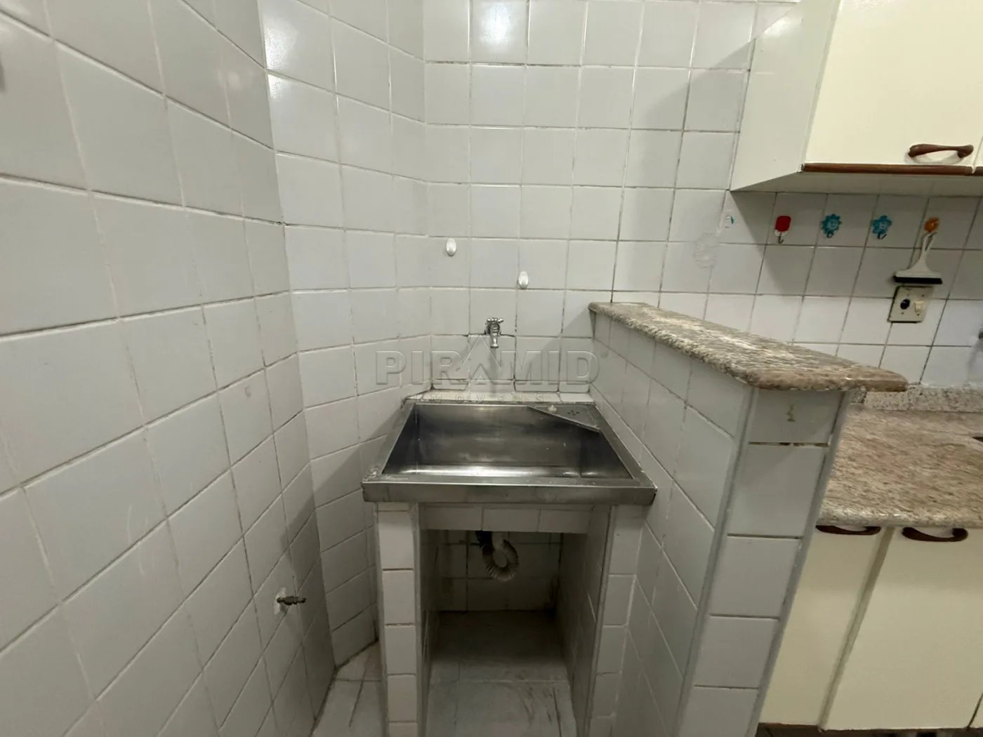 Alugar Apartamento / Padr&atilde;o em Ribeir&atilde;o Preto R$ 1.200,00 - Foto 13