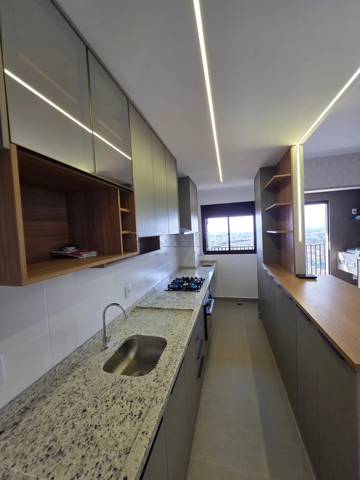 Alugar Apartamento / Padr&atilde;o em Ribeir&atilde;o Preto R$ 3.500,00 - Foto 2
