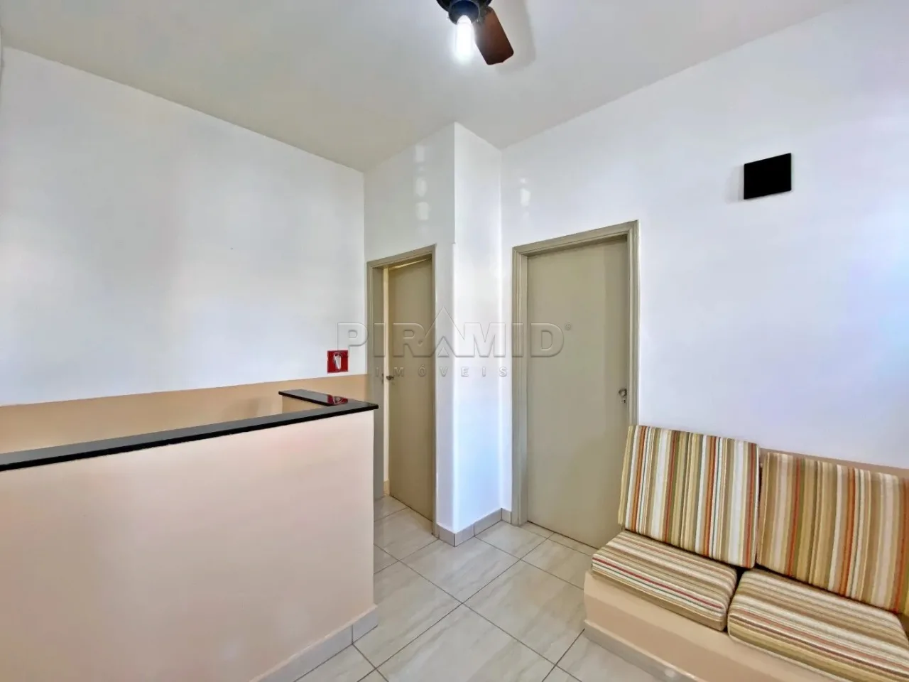 Alugar Comercial / Casa em Ribeir&atilde;o Preto R$ 2.500,00 - Foto 1