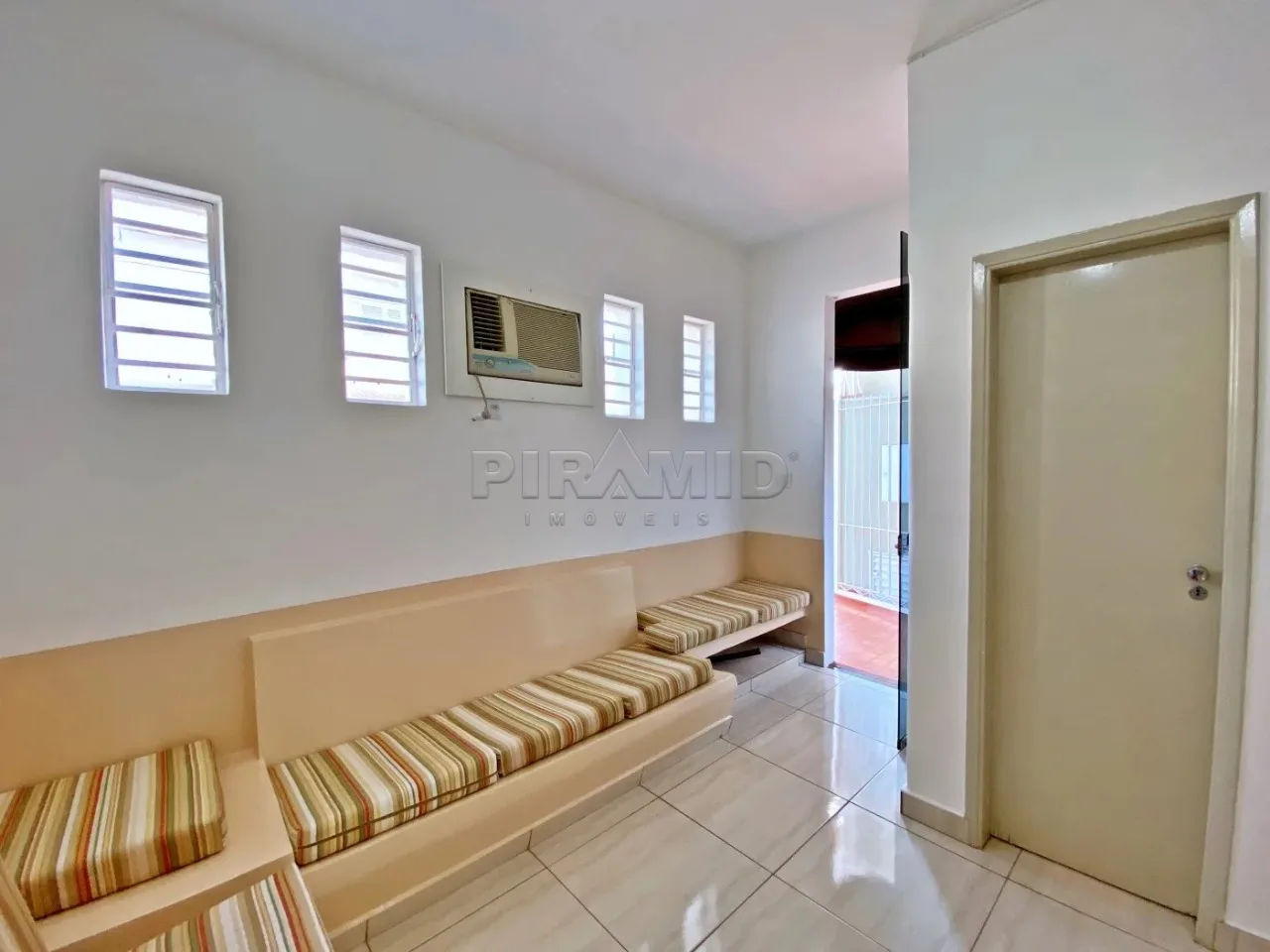 Alugar Comercial / Casa em Ribeir&atilde;o Preto R$ 2.500,00 - Foto 2