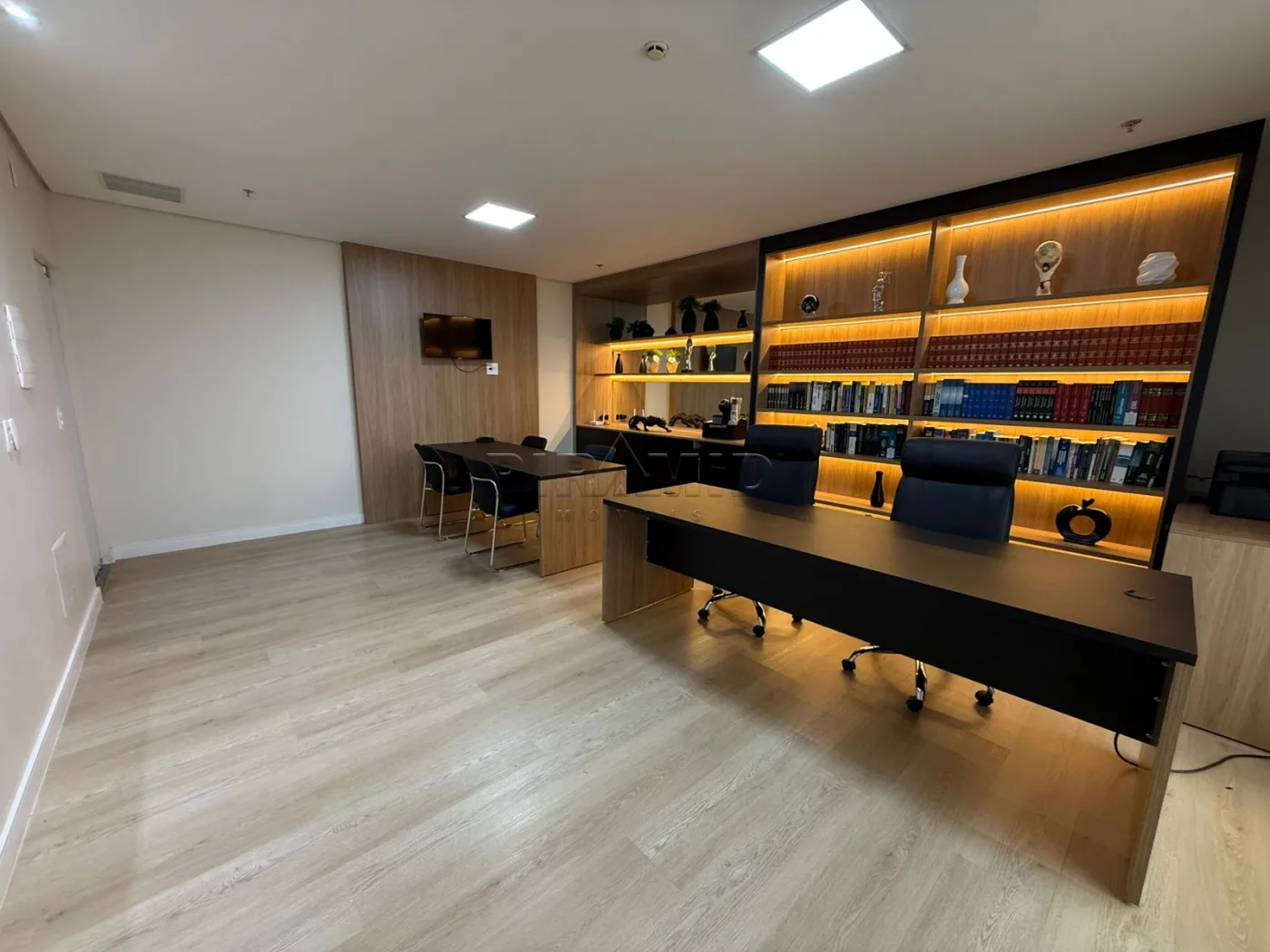 Alugar Comercial / Sala em Ribeir&atilde;o Preto R$ 2.700,00 - Foto 1