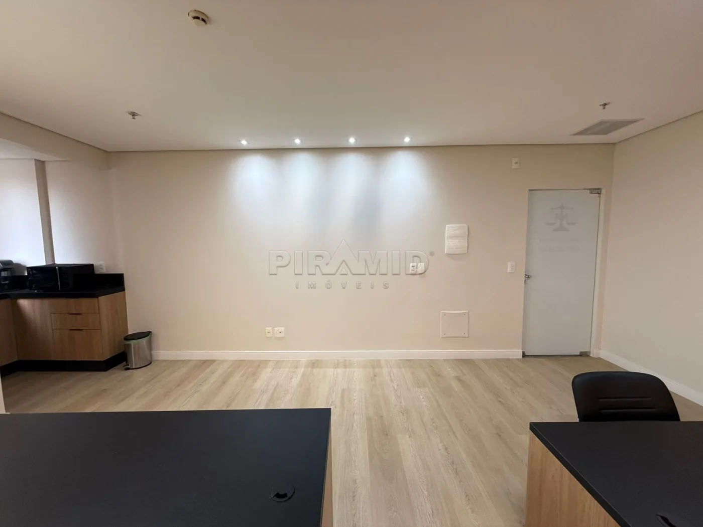Alugar Comercial / Sala em Ribeir&atilde;o Preto R$ 2.700,00 - Foto 8