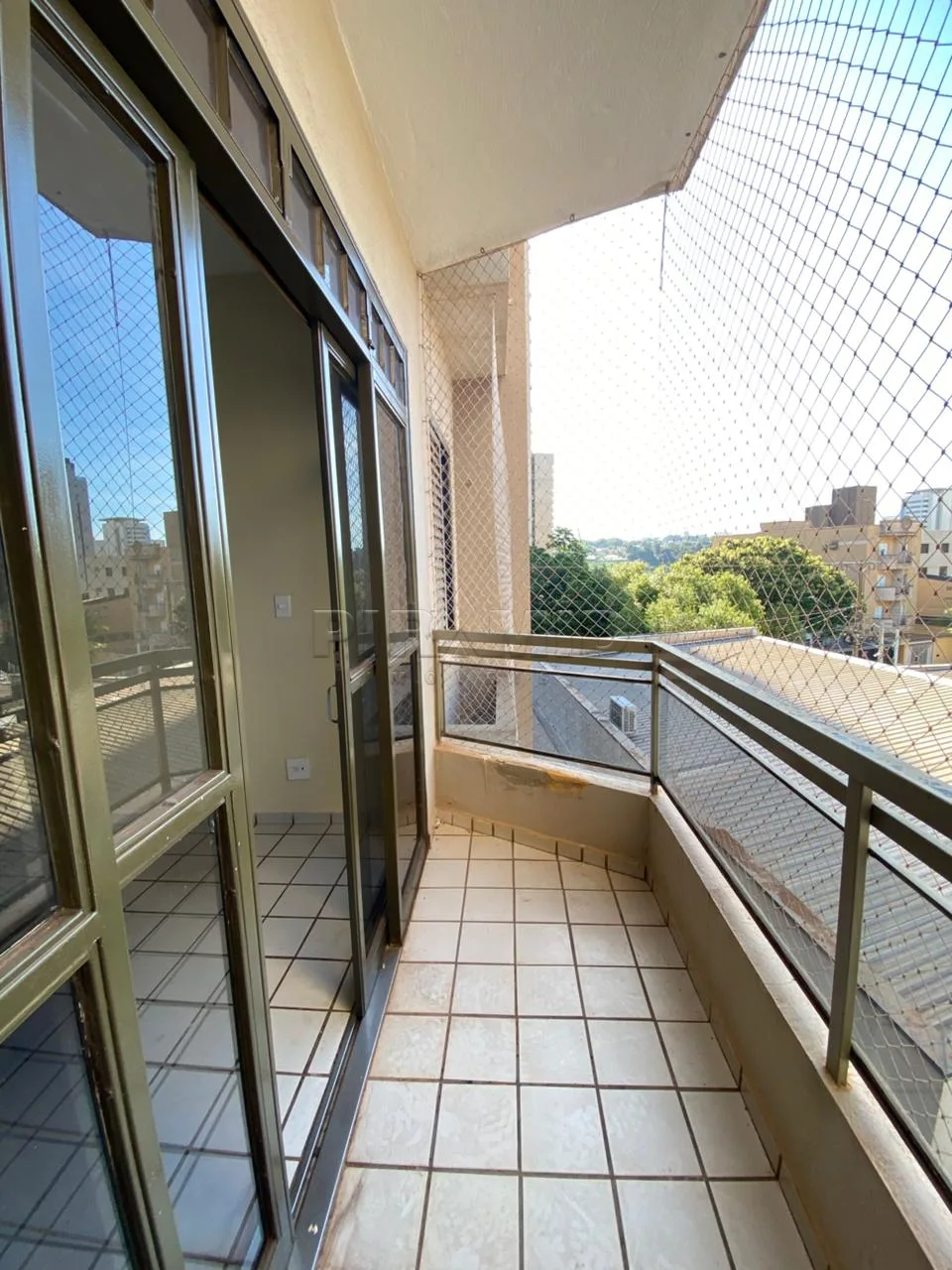 Alugar Apartamento / Padr&atilde;o em Ribeir&atilde;o Preto R$ 2.000,00 - Foto 4