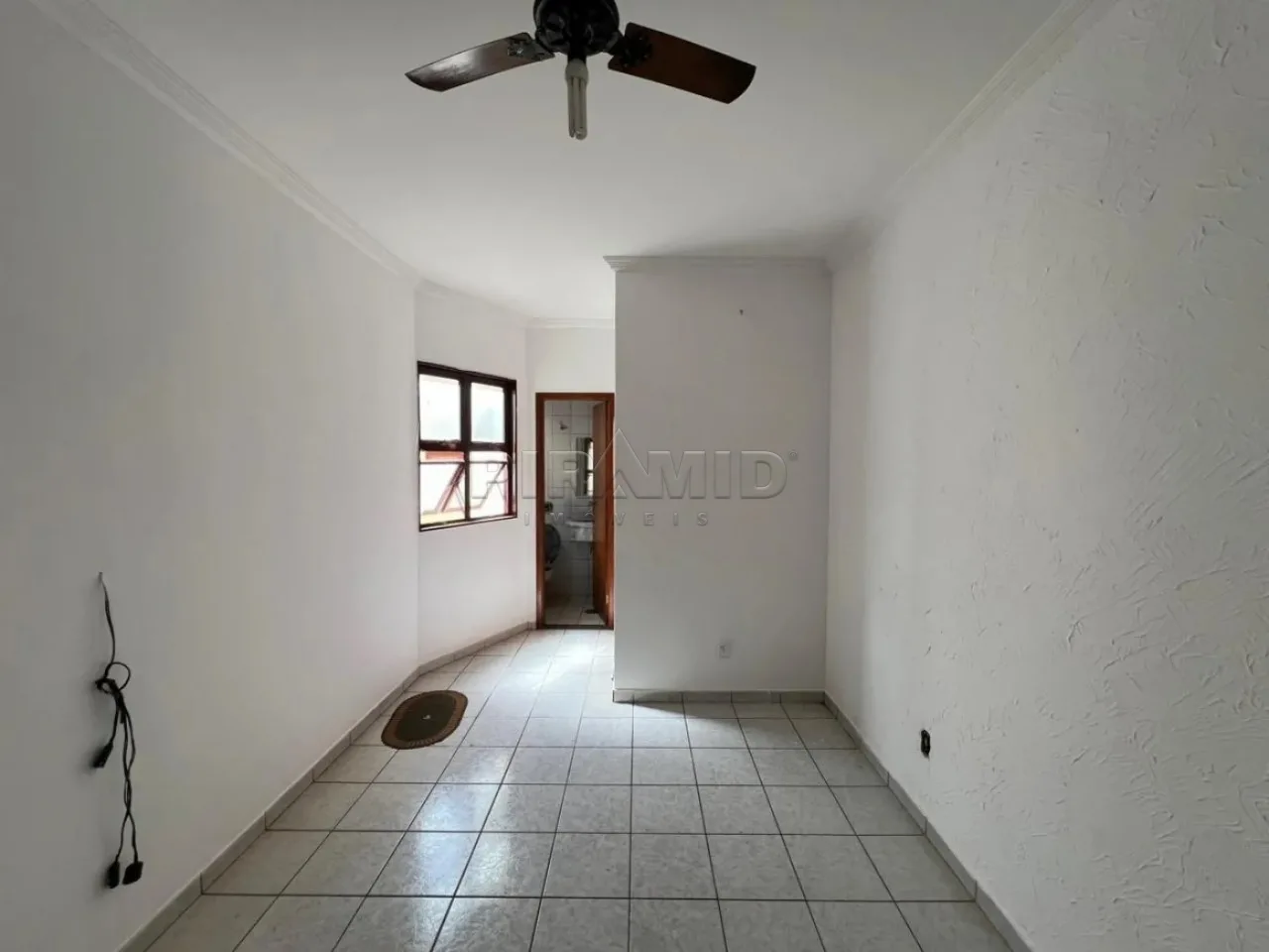 Alugar Apartamento / Padr&atilde;o em Ribeir&atilde;o Preto R$ 1.600,00 - Foto 4