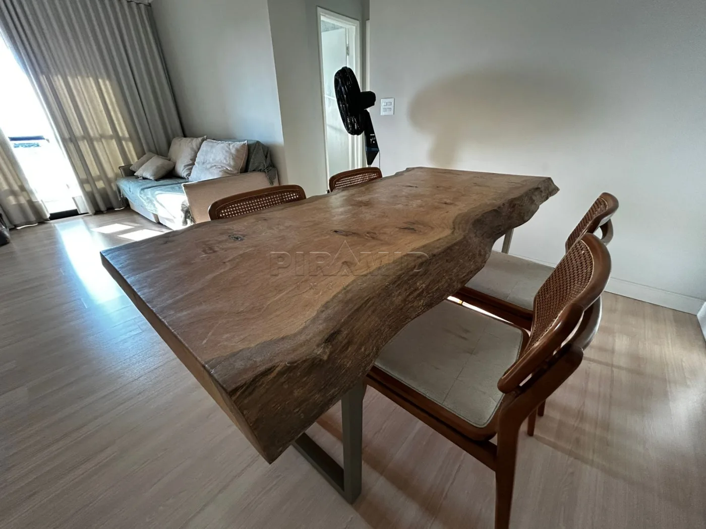 Alugar Apartamento / Padr&atilde;o em Ribeir&atilde;o Preto R$ 1.700,00 - Foto 2