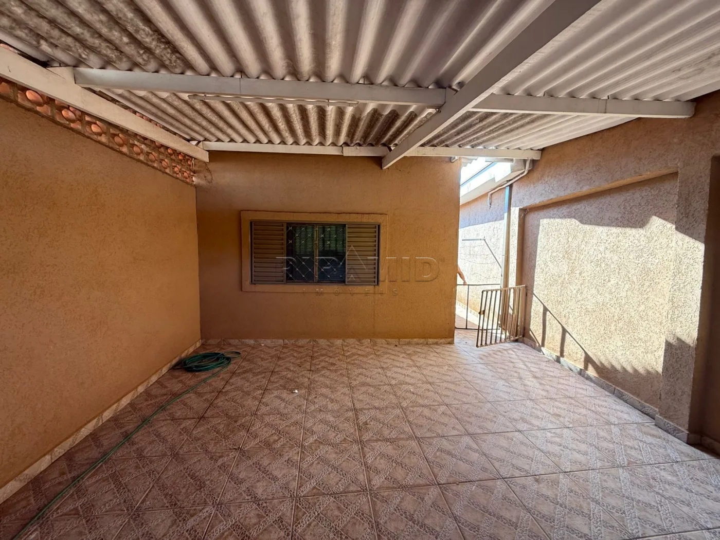 Alugar Casa / Padr&atilde;o em Ribeir&atilde;o Preto R$ 1.200,00 - Foto 1