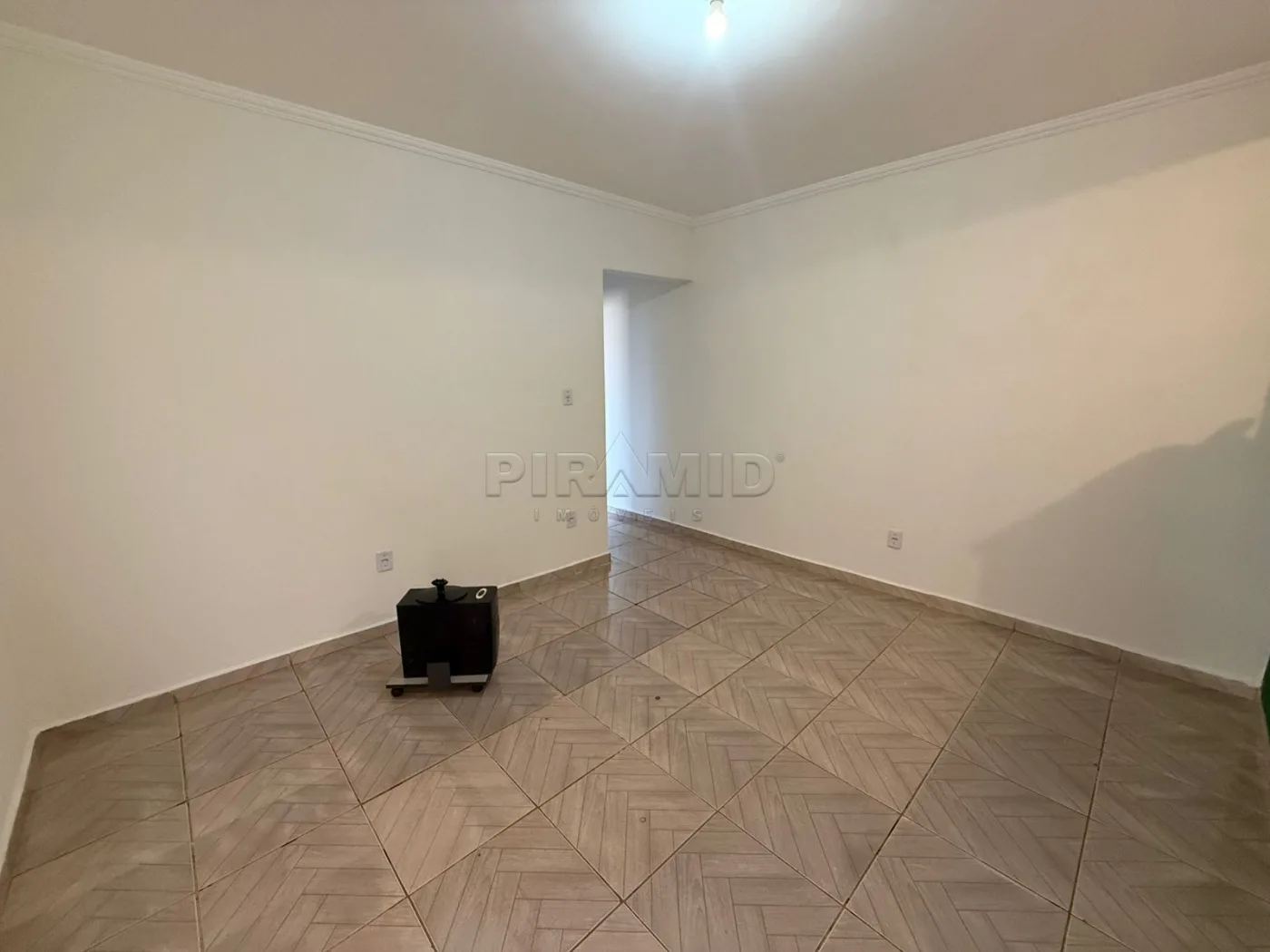 Alugar Casa / Padr&atilde;o em Ribeir&atilde;o Preto R$ 1.200,00 - Foto 3